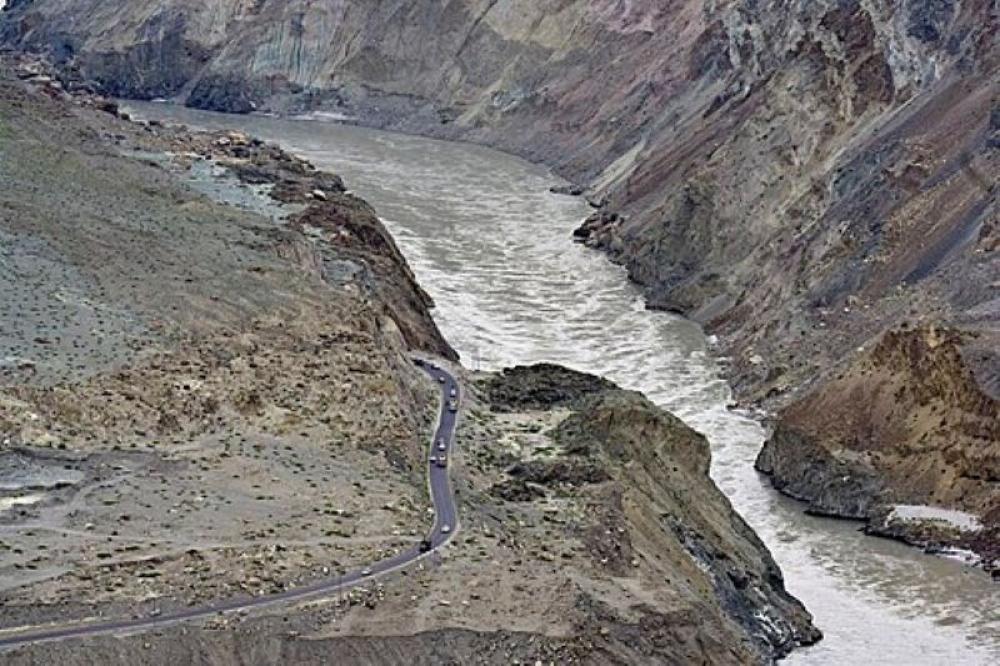 Protesting traders block Karakoram Highway in Pakistan, several Chinese nationals stranded