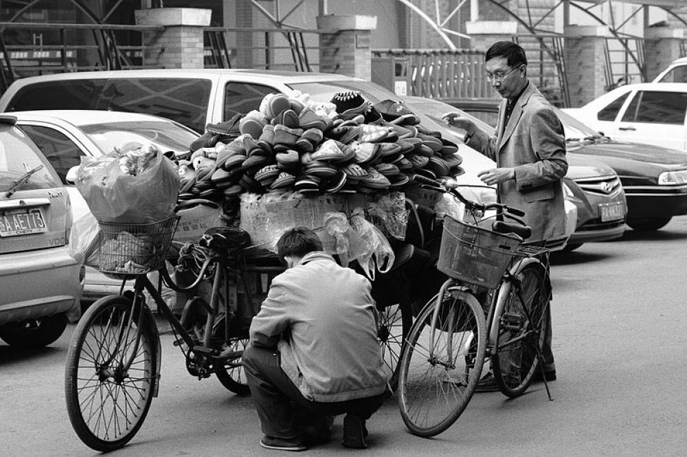 China&rsquo;s services sector activity shrinks to 6-month low amid COVID-19 restrictions