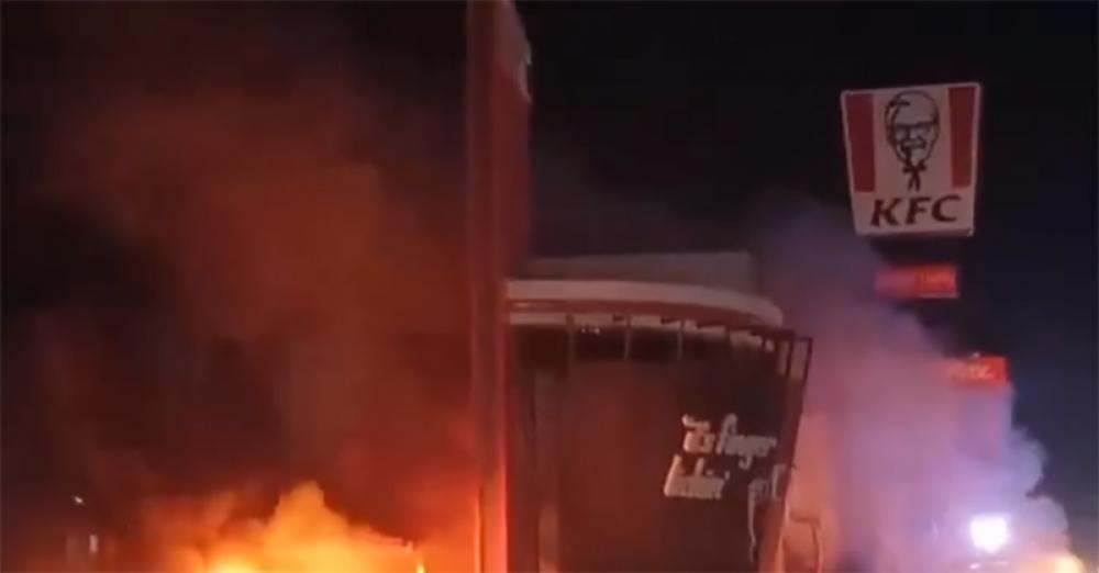 Mob attacks KFC outlet in Pakistan, 10 arrested 