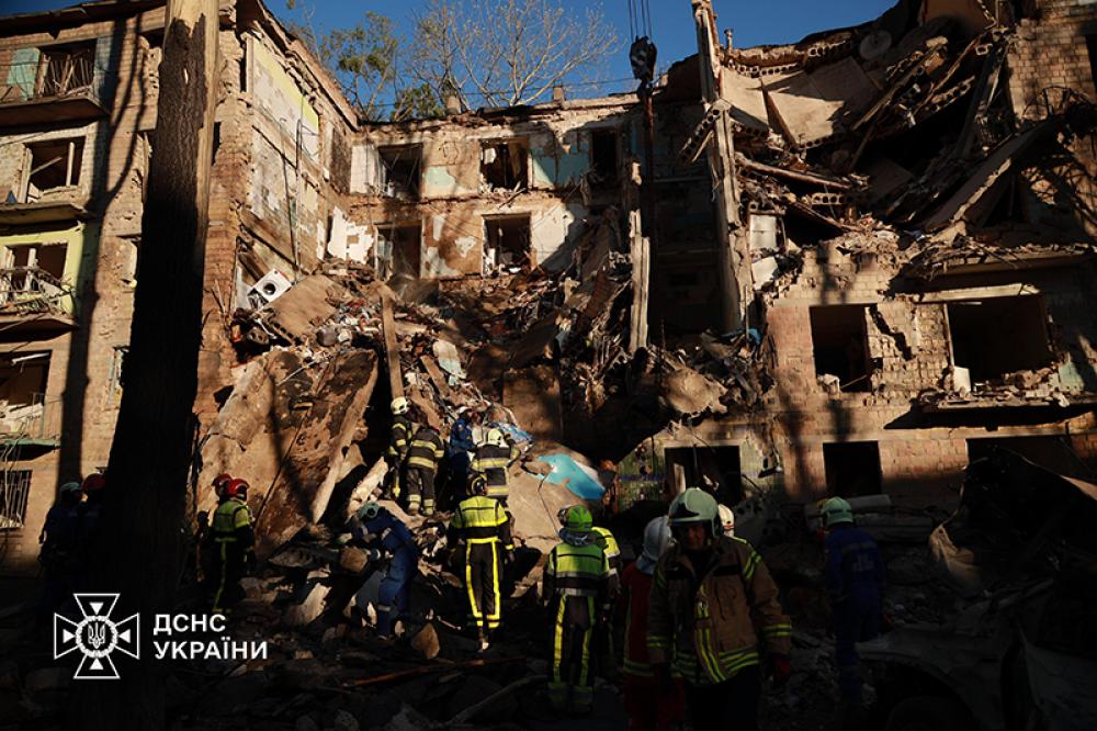 Russian strikes leave seven dead in Kyiv