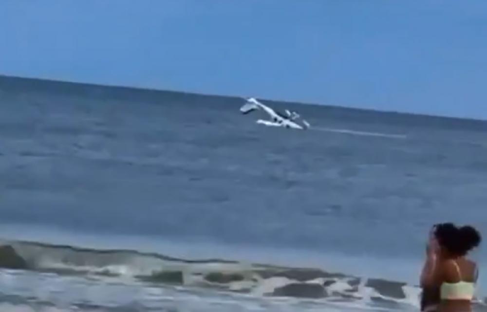 US aviation tragedy: Small aircraft crashes in ocean, pilot survives