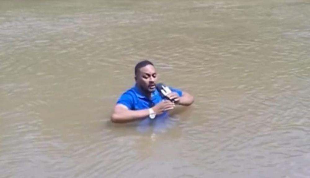Brazilian journalist steps on the body of a 