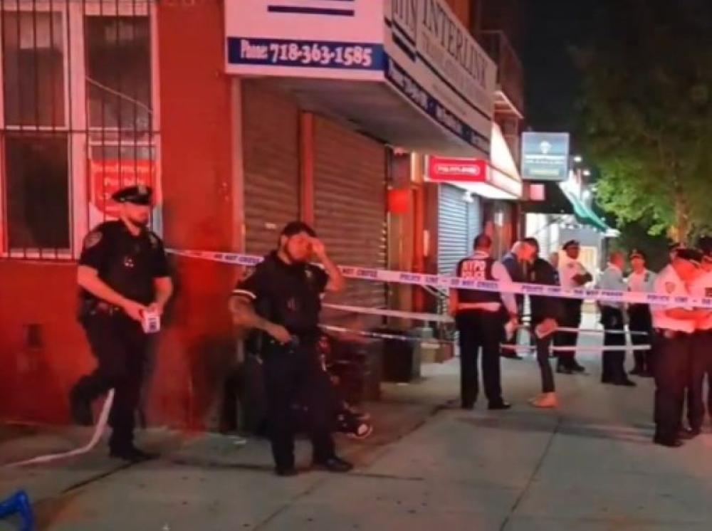 Shooting in New York restaurant leaves 3 dead, 8 injured