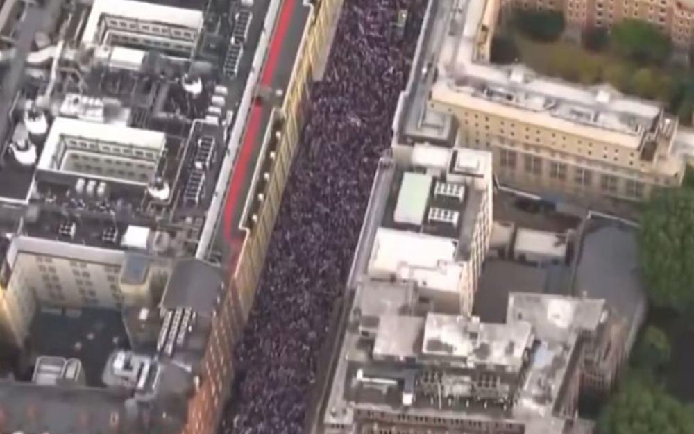 London sees massive far-right rally, counterprotest; several cops injured