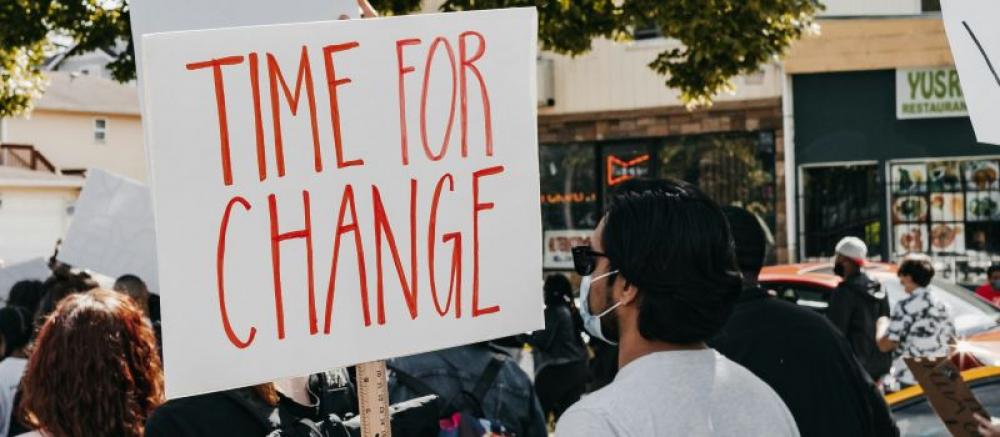  UK: Thousands protest against China