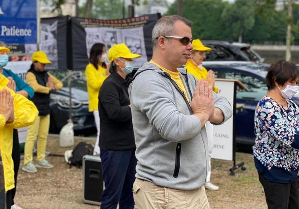  Tibetans, Uyghurs, other groups demonstrate against abusive China in Paris