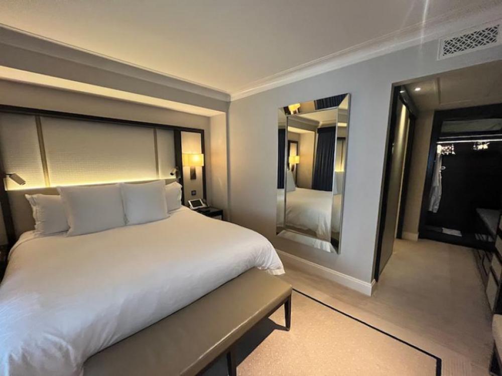 The cozy bed of The Peninsula for a good night